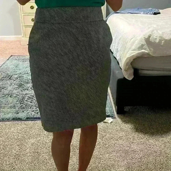Express pencil skirt - Picture 1 of 4